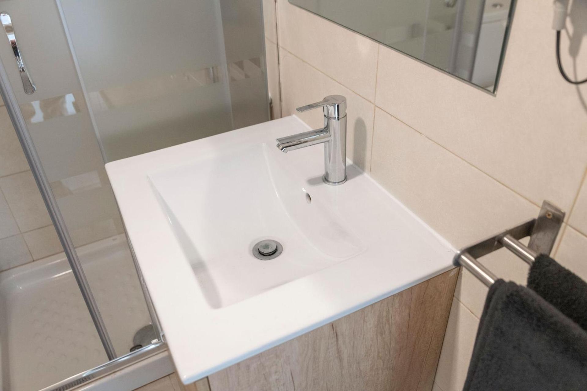 Beetroot, Jedes Zimmer Verfuegt Ueber Smart Tv , Eigenes Bad Mit Regendusche Und Balkon لوكماجور المظهر الخارجي الصورة